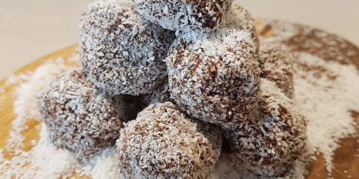 Döðlukúlur með kókos og kasjúhnetum